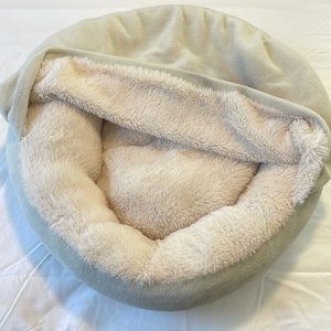 Cozy cave, dog/cat bed, cozy cuddler